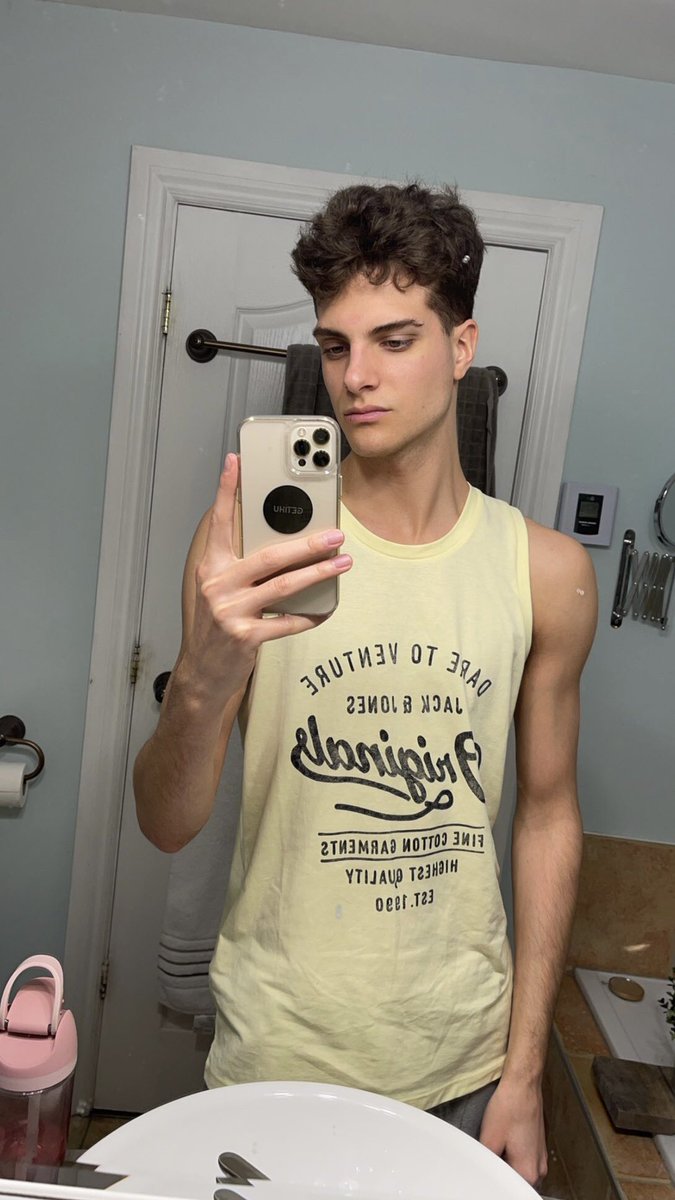 ethanprx's tweet photo. Would you like to come to bed with me after shower ? 

https://t.co/6BFMgK13Kj https://t.co/DId6GajRmK
