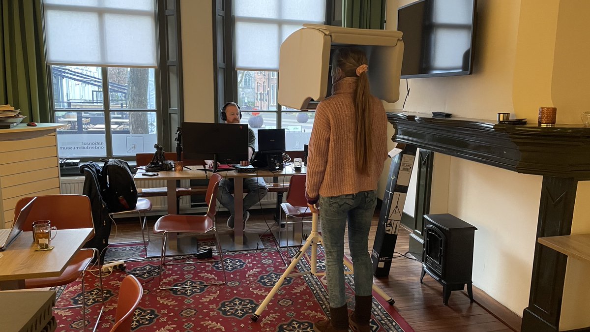 Onderduikmuseum's tweet photo. Achter de schermen wordt hard gewerkt aan de nieuwe tentoonstelling 𝐆𝐞𝐞𝐟 𝐝𝐞 𝐧𝐚𝐦𝐞𝐧 𝐞𝐞𝐧 𝐠𝐞𝐳𝐢𝐜𝐡𝐭 | 𝐑𝐚𝐝𝐞𝐦𝐚𝐤𝐞𝐫𝐬𝐛𝐫𝐨𝐞𝐤. 𝐓𝐞 𝐳𝐢𝐞𝐧 𝐯𝐚𝐧𝐚𝐟 𝟐 𝐦𝐚𝐚����𝐭 𝐢𝐧 𝐡𝐞𝐭 𝐍𝐚𝐭𝐢𝐨𝐧𝐚𝐚𝐥 𝐎𝐧𝐝𝐞𝐫𝐝𝐮𝐢𝐤𝐦𝐮𝐬𝐞𝐮𝐦
#geefdenameneengezicht https://t.co/URNypLkASu