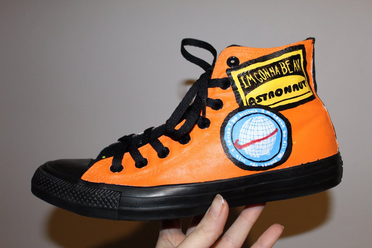 jordan_jjoshua's tweet photo. “I’m gonna be an astronaut, cause why not?” 🚀💫
.
.
.
Yes these took forever to finish, yes they are very messy, no I do not care.
I had a really fun time making these shoes inspired by the @dazyfacemusic single “astronaut” https://t.co/KkzBQlCGOT