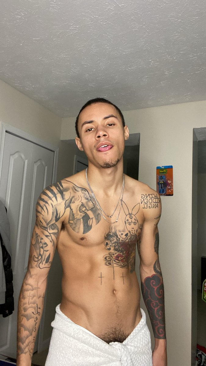 LeexWrld's tweet photo. Eye contact >>>>> https://t.co/Xxe9q7Bd5m