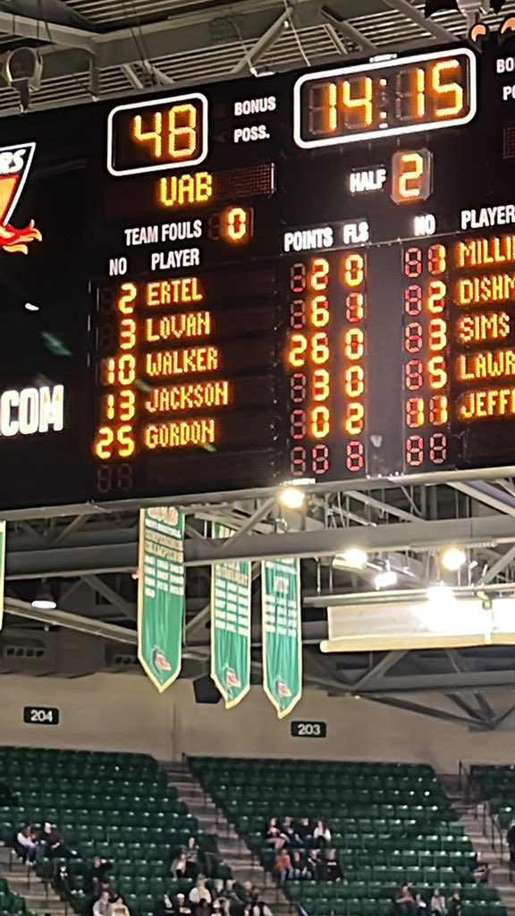 DevinManigault's tweet photo. In the first half⁉️⁉️ @jellyfam_j https://t.co/XoDDQMv0eV