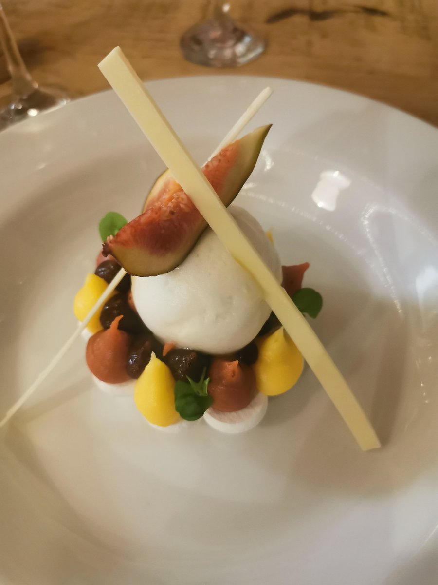 Had a fabulous evening <a href="/TheChurchGreen/">The Church Green, Lymm</a>, cannot recommend enough the gorgeous fig and lemon pavlova, lovely atmosphere and such friendly staff too, thankyou ❤️