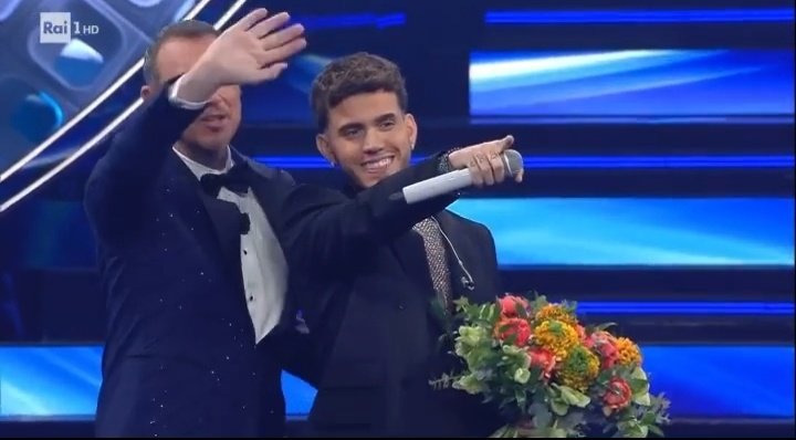 ir4scibilee's tweet photo. VOTATE CODICE 5 QUESTO BUBINO SE LO MERITA. #sanremo22 #codice5 #sanremo2022 #aka7even https://t.co/2j56KSl4wU
