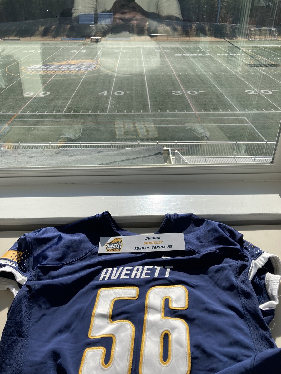 Josh_Shockley1's tweet photo. After a good visit today I’m glad to say I’m blessed to receive an offer from Averett University! @AverettFootball @B_MooreDFO @Coach_Blackk4 https://t.co/ZLu8g4y5zi