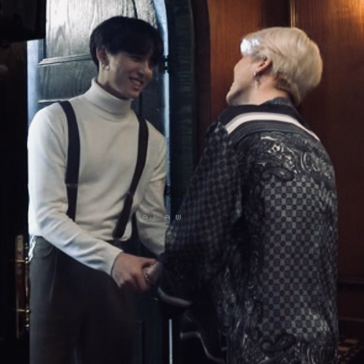 nochuxmochijk's tweet photo. Me encanta cuando Jimin y Jungkook se quedan viendo y se sonríen, son tan lindos 🥺🤍 https://t.co/DTuf0leJF6