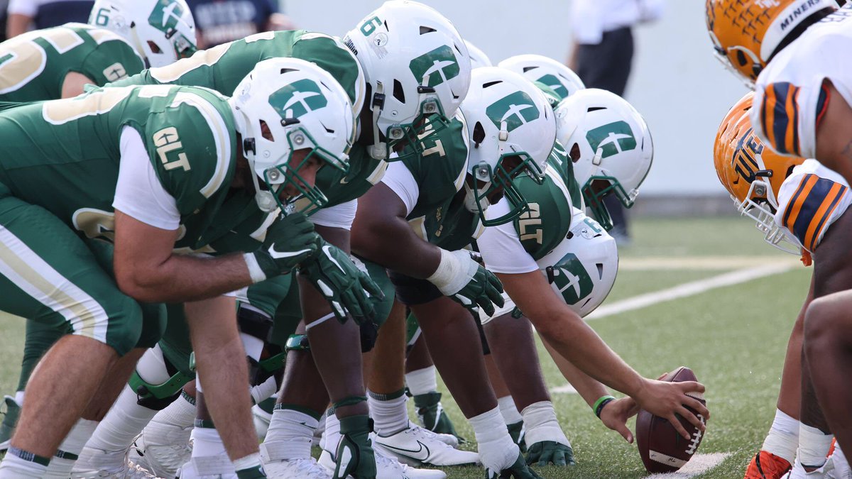 Blessed to receive my 1st Offer! From Charlotte 49ers <a href="/CoachRossomando/">Peter Rossomando</a> <a href="/gctitansfb/">Gadsden City FB</a> <a href="/raveryjr/">Renza Avery</a> <a href="/Rivals/">Rivals</a> <a href="/AL6AFootball/">Alabama5AFootball</a> <a href="/247Sports/">247Sports</a> <a href="/ChadSimmons_/">ChadSimmons</a>
