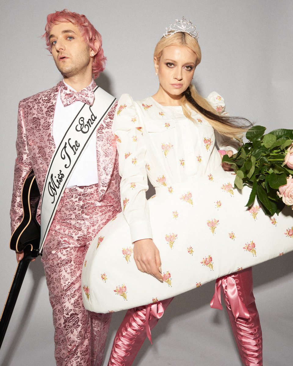 LRDLofficial's tweet image. Alla fine siamo senza parole, il sogno che ci avete regalato è qualcosa che non avremmo neanche potuto immaginare. Noi, voi, siamo la fine del mondo. #sanremo2022 #sanremo #larappresentantedilista #lrdl #ciaociao