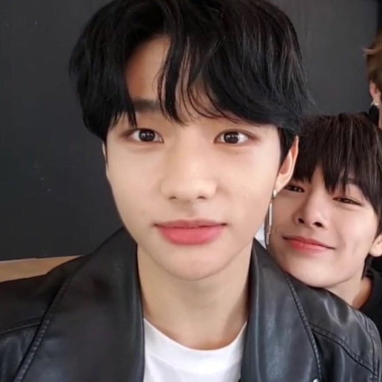 Хёнджин и чонин. Минхо и сынмин из stray kids. Сынмин и чанбин. Хёнмины stray. Сынмин и т и 18.