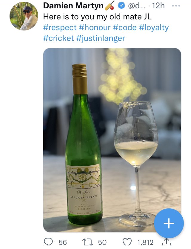 dixwah's tweet image. This past player pile-on is absolutely hilarious. Notable mention to Tug with his crayons but best on ground is D Martyn. 
Outstanding 😂😂😂