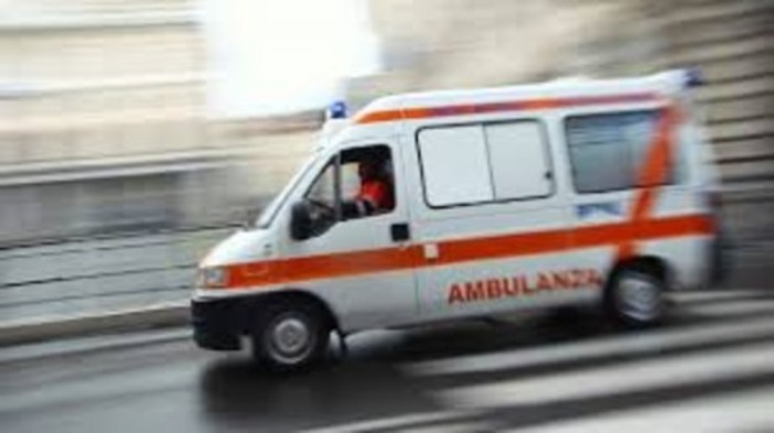 demotivatrice10's tweet photo. NUDO CON I BRIVIDIIIII
A VOLTE NON SO ESPRIMERMIIIII
E TI VORREI AMARE MA SBAGLIO SEMPREEE
E TI VORREI RUBARE UN CIELO DI PERLEEEEE https://t.co/bEq9JExrQY