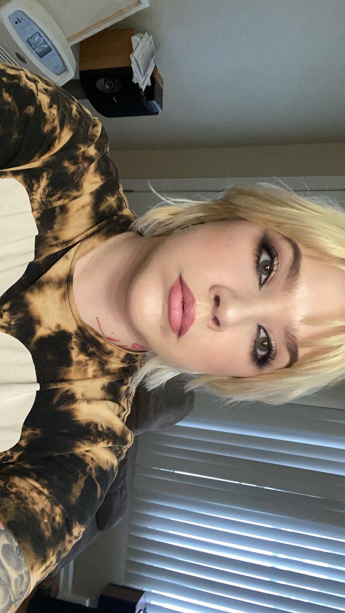kat_for_fun's tweet photo. Makeup from the other day. Someone buy me more 😋😋 findom finsub https://t.co/o3zuGuwInr