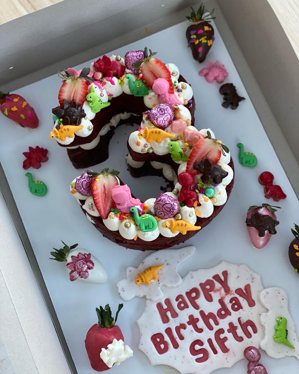 busybutternut's tweet photo. Every cake I make (which isn’t often because I’m not a baker), I say “this is my favorite.” Well, this is my favorite. 😛🦖🦕 #3rex #cake #naperville #napervillecaterer https://t.co/9tY1vuEXFJ