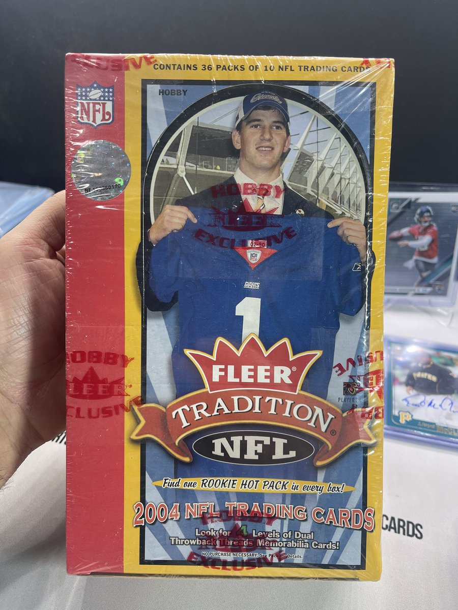HitFactory__'s tweet image. 2007 Leaf Rookies &amp;amp; Stars - $250
2004 Fleer Traditions - $450
2015 Playbook Hobby - $100
Worlds Greatest Card Chase 52’ pack - $200

#wax #sportscards 
@HobbyConnector