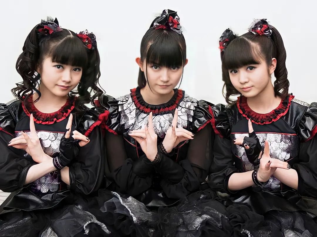 юи мидзуно 2020. Babymetal syncopation опенинг. включи babymetal. включи babymetal. Babymetal 2022 состав.