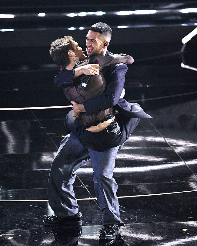 sarettashouse's tweet photo. Semplicemente voi, grazie.
#sanremo22 https://t.co/7GteOz0Q9s