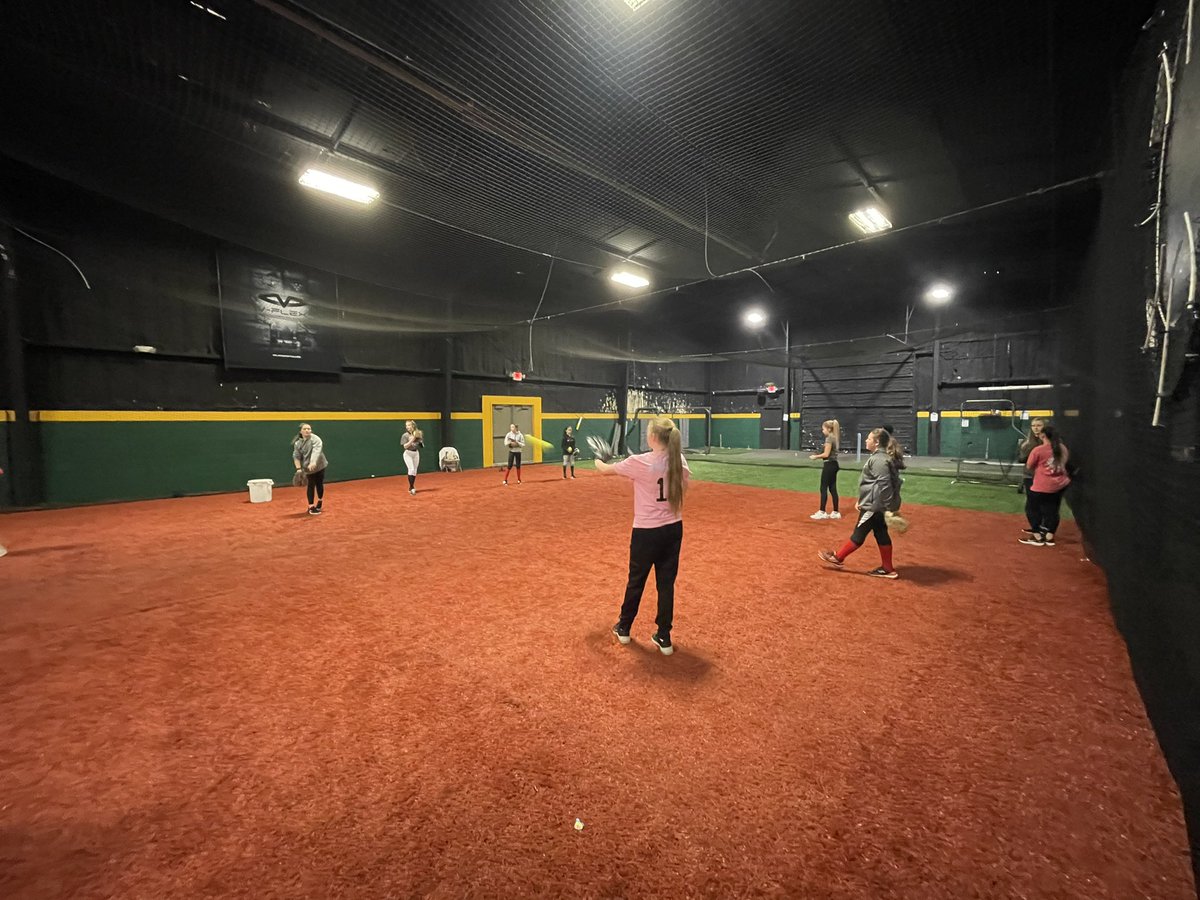 The Lunch Bunch at The Dugout Kingsport this afternoon 🥎🔥💪🏼

Special thanks to <a href="/KayleighQuesin1/">Kayleigh Quesinberry</a> , <a href="/HannahFritts32/">Hannah Fritts</a>, <a href="/MadiHolstein23/">Madison Holstein</a>, Abby Davidson, &amp; Savannah Pogue for their help!