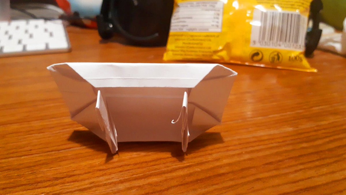 SweetApple_AJ's tweet photo. Today's #Origami project: A mini paper desk I made! 😁🤍

#OrigamiArt #PaperDesk #PaperFolding #PaperCrafts #Crafts ✨ https://t.co/KUJVyf18CU