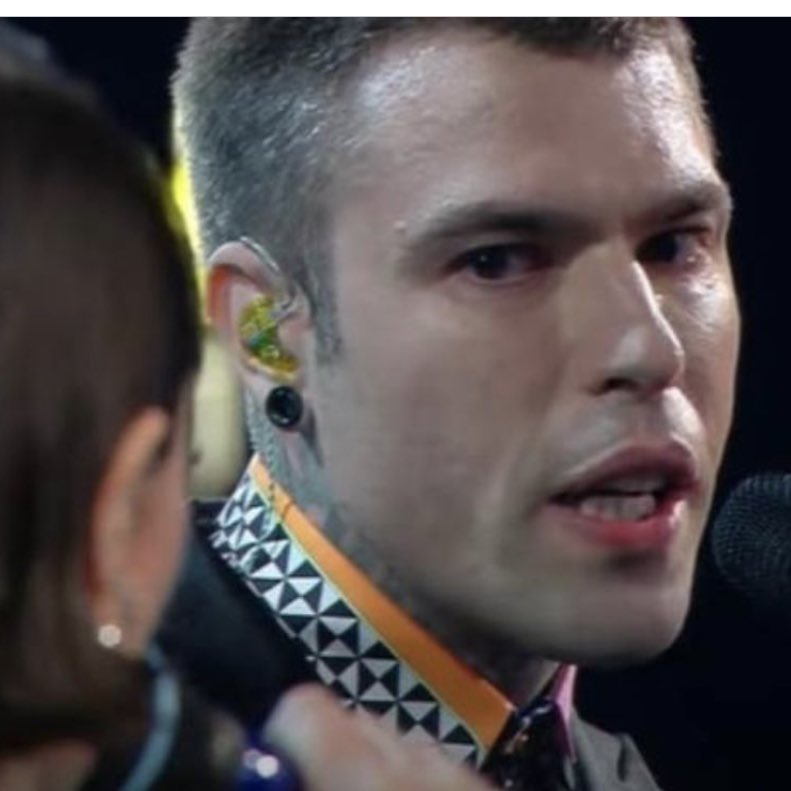 Filippo Scotti, che carino, mi ricorda molto <a href="/Fedez/">Fedez</a> 💖 rilassato… ( giustamente ) #sanremo2022
