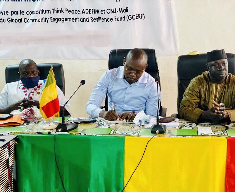 SoryIbrahimCis7's tweet photo. L’atelier de restitution publique sur les acquis du projet “Prévenir l’Extrémisme violent à travers des Solutions Alternatives Intégrées” (PESAI) dans la ville de Kayes.
#ThinkPeaceSahel #GCERF #ADEFIM #CNJMALI #BuildingPeace #EndViolentExtremism #SayNotoViolence https://t.co/sTIemnyiUz