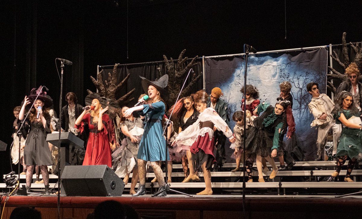 Cleveland_Ren's tweet photo. Renaissance rocked the stage at the Albertville High School Diamond Classic! @AutumnOBryanCHS https://t.co/jt9RK2bM9d