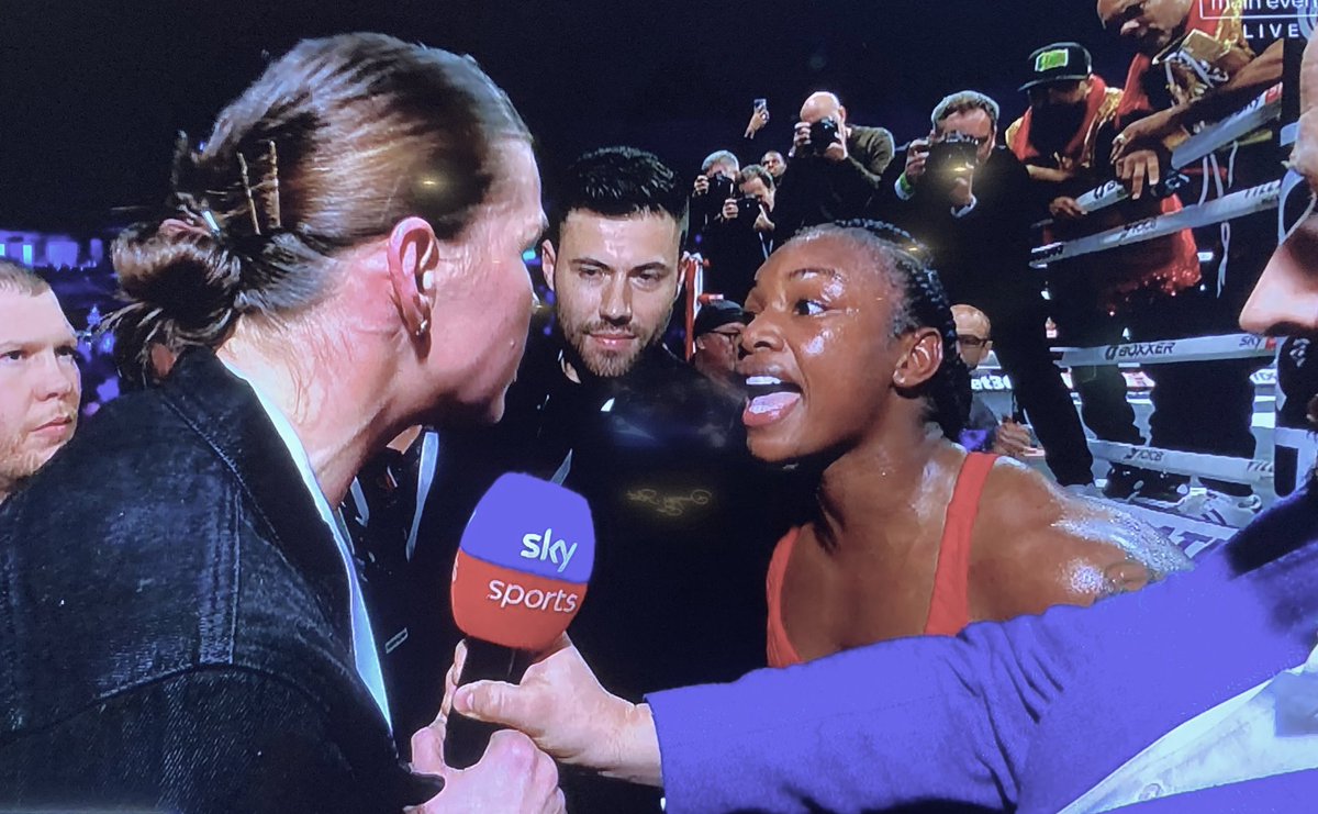 sadiethomass's tweet photo. @Savmarshall1 “I’ll wipe the floor with you” “wind your neck in” “go n get your piece of tat necklace on that turns your neck green” 😭😭 highlight of the night #pillowfists https://t.co/Tqe2eegw61