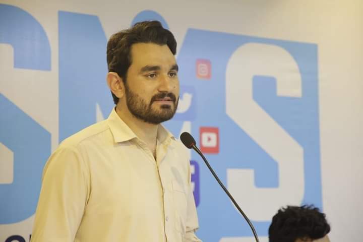 AwaisBhattti's tweet photo. جانے والے تیرے قدموں سے لپٹ کر رو لوں۔۔۔۔۔۔
آنے والے تیری راہوں میں پھول نچھاور کردوں..۔۔۔
 🍂. 
اللہ تعالٰی راہ حق میں استقامت عطا فرمائے آمین.❤
#ShakeelAhmed_PresidentIJT https://t.co/jRePilktk4