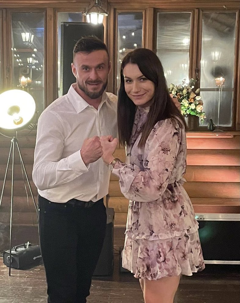 midorittv's tweet photo. YOU DID IT. JAREK JESTEŚ WIELKI 👊🏻❤️ @paszaBiceps #teamBiceps https://t.co/8MAFkQv7Am