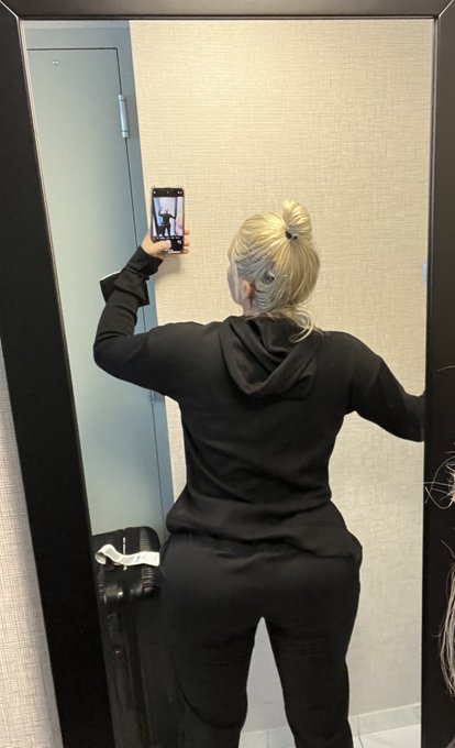 This is the best pic I have so far of my buns! They&rsquo;re perfect!! 👏🏻 https://t.co/j1BYgdy6Ay