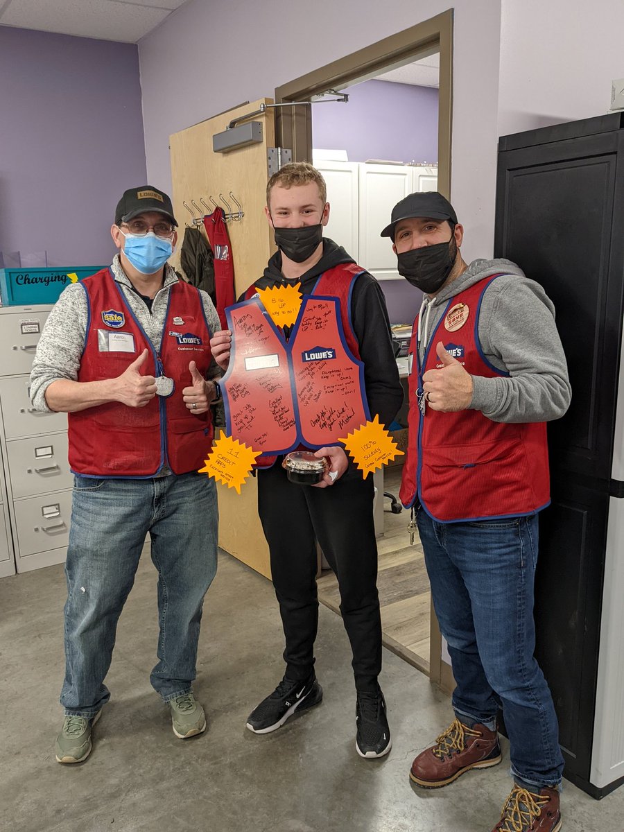 Fishon2612's tweet photo. When you TOTALLY forget to post the cashier of the month, who closed out fiscal 2021 in the top spot....Congrats Thomas!!! #numberONE #betterlatethannever #personalcake #Riverhead #congrats #rockon https://t.co/IO3uIHYZ4i