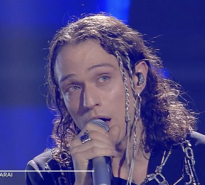 mrsxsprouse's tweet photo. gli occhi con cui ha cantato ovunque sarai stasera..💔
proveremo a portarti in alto per lei filippo
#sanremo2022 #irama https://t.co/hEffzKYuhq