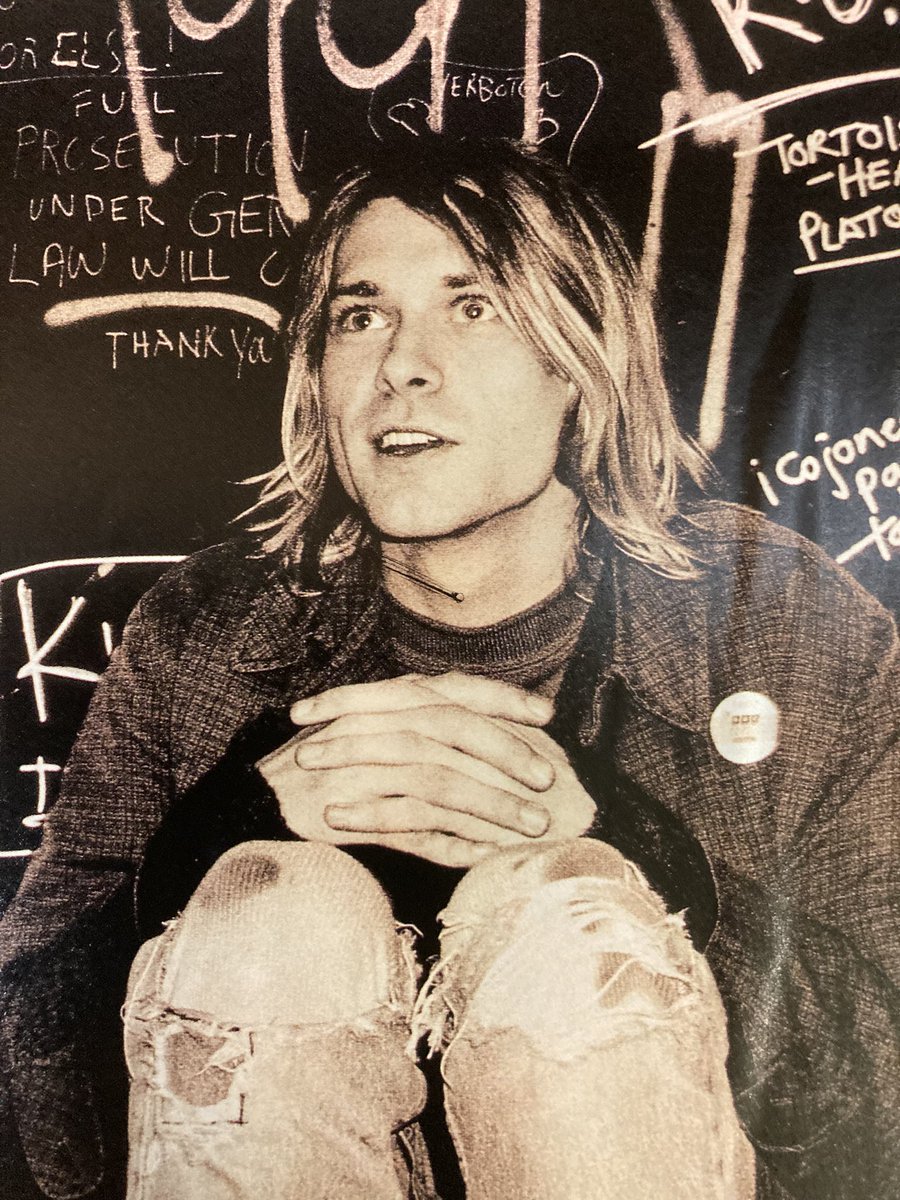 JlQRJcKGCnbZSW3's tweet photo. Nirvana - Smells Like Teen Spirit Live The Astoria, London 05.11.91 #AMT2 https://t.co/uRA1lgctEd @YouTubeより
カーディガンを羽織る
カートもポールヒートンも
カジヒデキさんも
憧れのミュージシャンは
素敵なカーディガンを羽織ってる https://t.co/UdT4u7qPrU