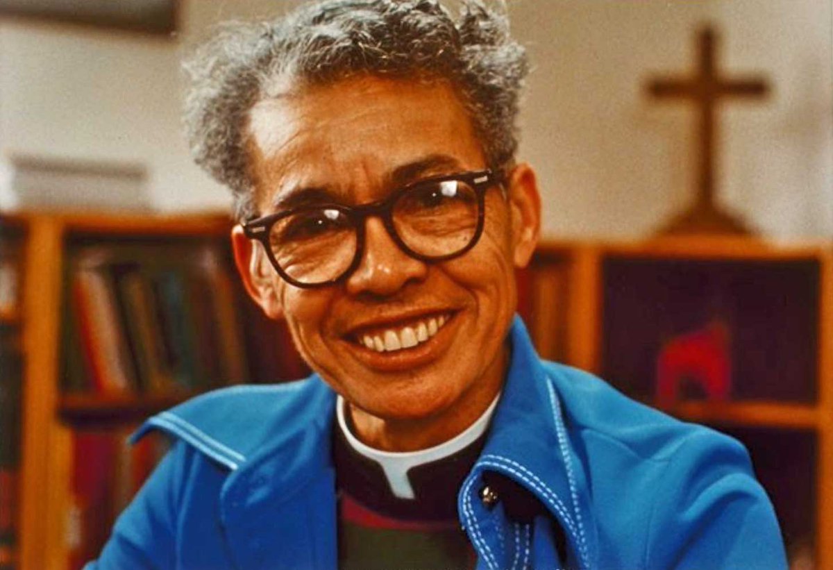 marloj1005's tweet photo. Top graduate from Harvard law school, CR lawyer, feminist, author, and human rights activist. She was the 1st AA person perceived as a woman to become an Episcopal priest in the U.S. She coined the phrase Jane Crow. #lkbhf #BlackHistoryMonth #BlackHistoryISAmericanHistory https://t.co/zTOcn5Wc5R