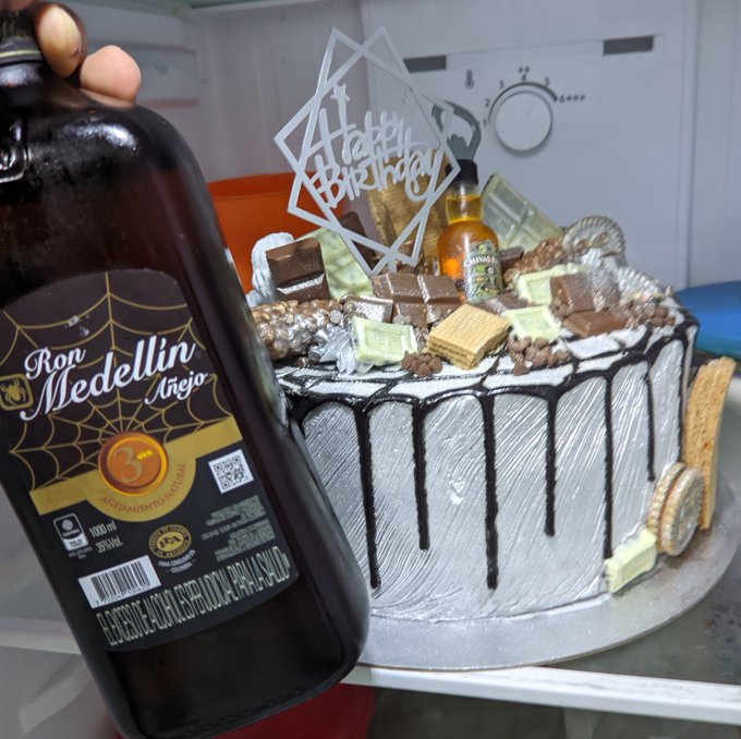 Ya est&aacute; lo m&aacute;s importante, !! a festejar los 24 a&ntilde;os bien cumplidos &iexcl;&iexcl; 🤩🙏 https://t.co/jr6OxJXPCz<a href="/tag/friend"class="tags"><span>#friend</span></a><a href="/tag/prom2014"class="tags"><span>#prom2014</span></a>