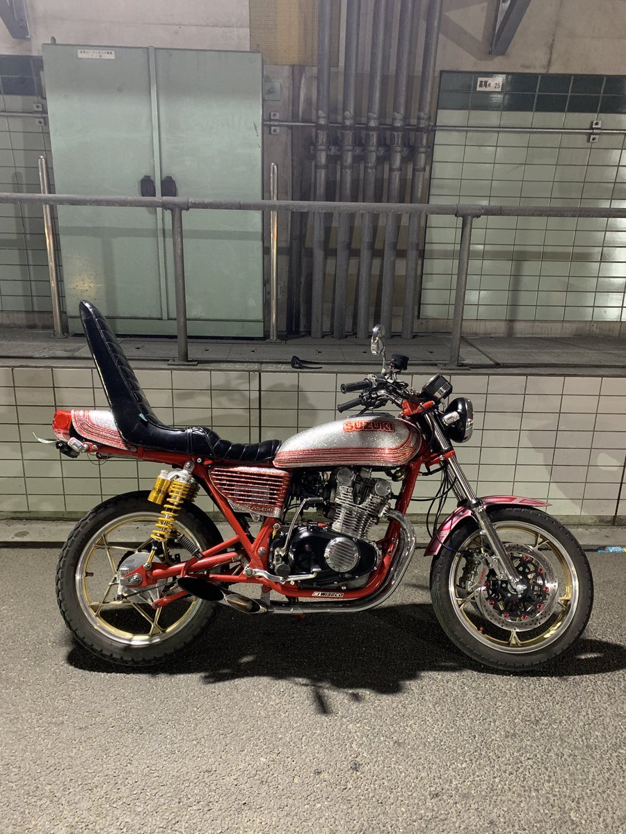 八王子よりgs400盗難されました！！
2月5日の夜中から6日の明け方にかけて
ナンバー八王子6782
部品はフロントブレンボダブル、ブレンボマスター、アキラハン、オーリンズグランドツイン40ミリアダプタ付き、菊紋付きオオカワ三段、ウオタニ、三協八木スペデュアルマフラーって感じです！