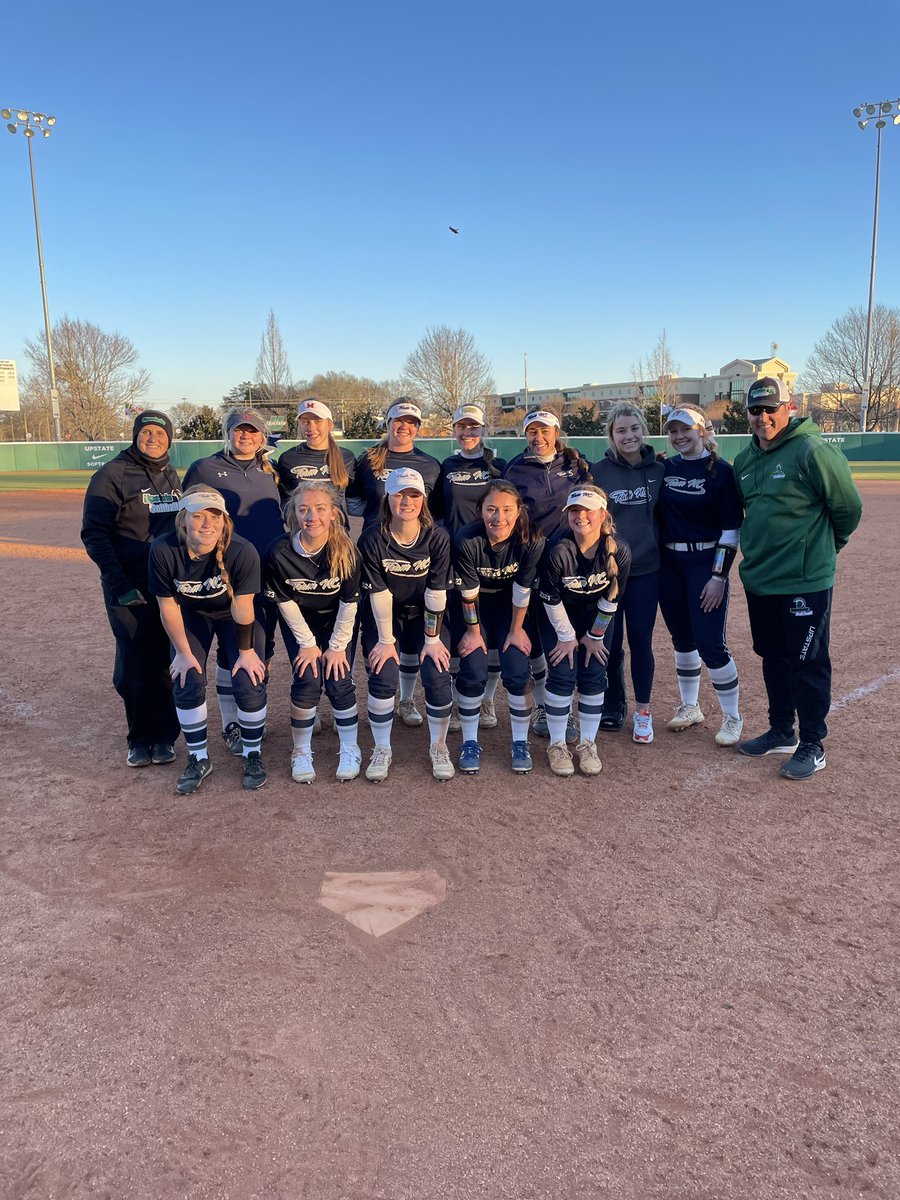Great time✅ Great instruction✅ Cold✅ A lot of fun as always ✅.  A BIG thank you to <a href="/UpstateSoftball/">USC Upstate Softball</a> <a href="/HawkinsChawkins/">Upstate Softball</a> <a href="/PACKUPSTATE/">bryan pack</a> <a href="/Coach_TMeds/">Tonya Medders</a> for having us today!  We had so much fun!! Thank you <a href="/Anna202317/">Anna</a> for joining us today. <a href="/TeamNCSoftball/">Team North Carolina Softball</a> #teamncshook #teamnc