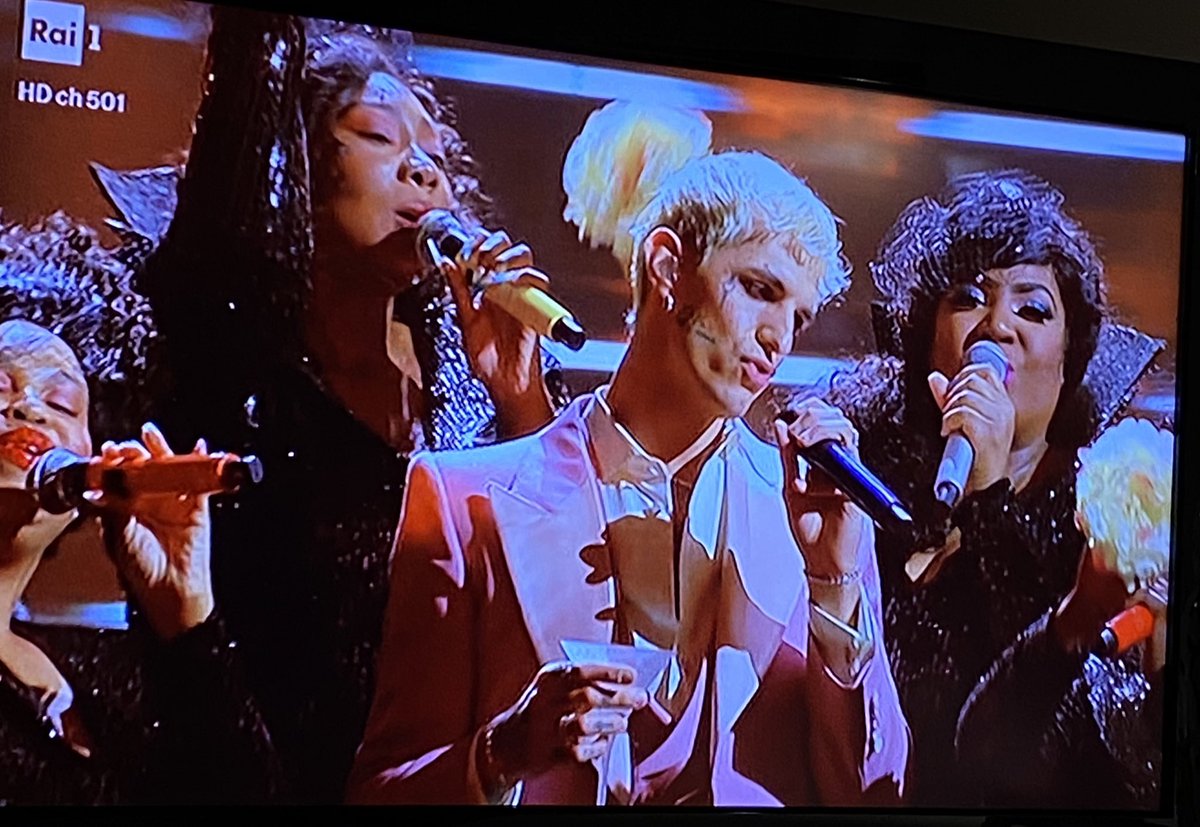 Come fosse #domenica Sta vita è un roller coaster <a href="/AchilleIDOL/">Achille Lauro</a> #Sanremo2022