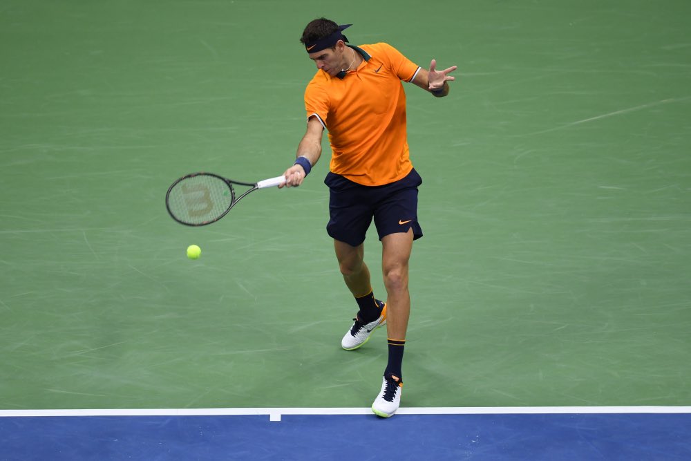 Alenize82's tweet photo. Chi ha tifato #DelPotro oggi è triste

Chi ha seguito con passione i match di #DelPotro oggi piange 

Ma chi ha visto (e sentito) dal vivo il dritto di #DelPotro oggi perde un pezzo di sè

#Tennis #ATP https://t.co/aB8y0fpKAg