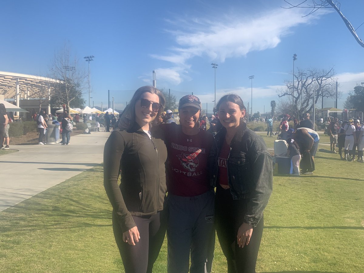 ChicoStateSB's tweet photo. Look who we found in Irvine. Great seeing alumni @arimarsh_2 and @CLAIREify__  #WildcatFamily https://t.co/fQu5g1JmGz