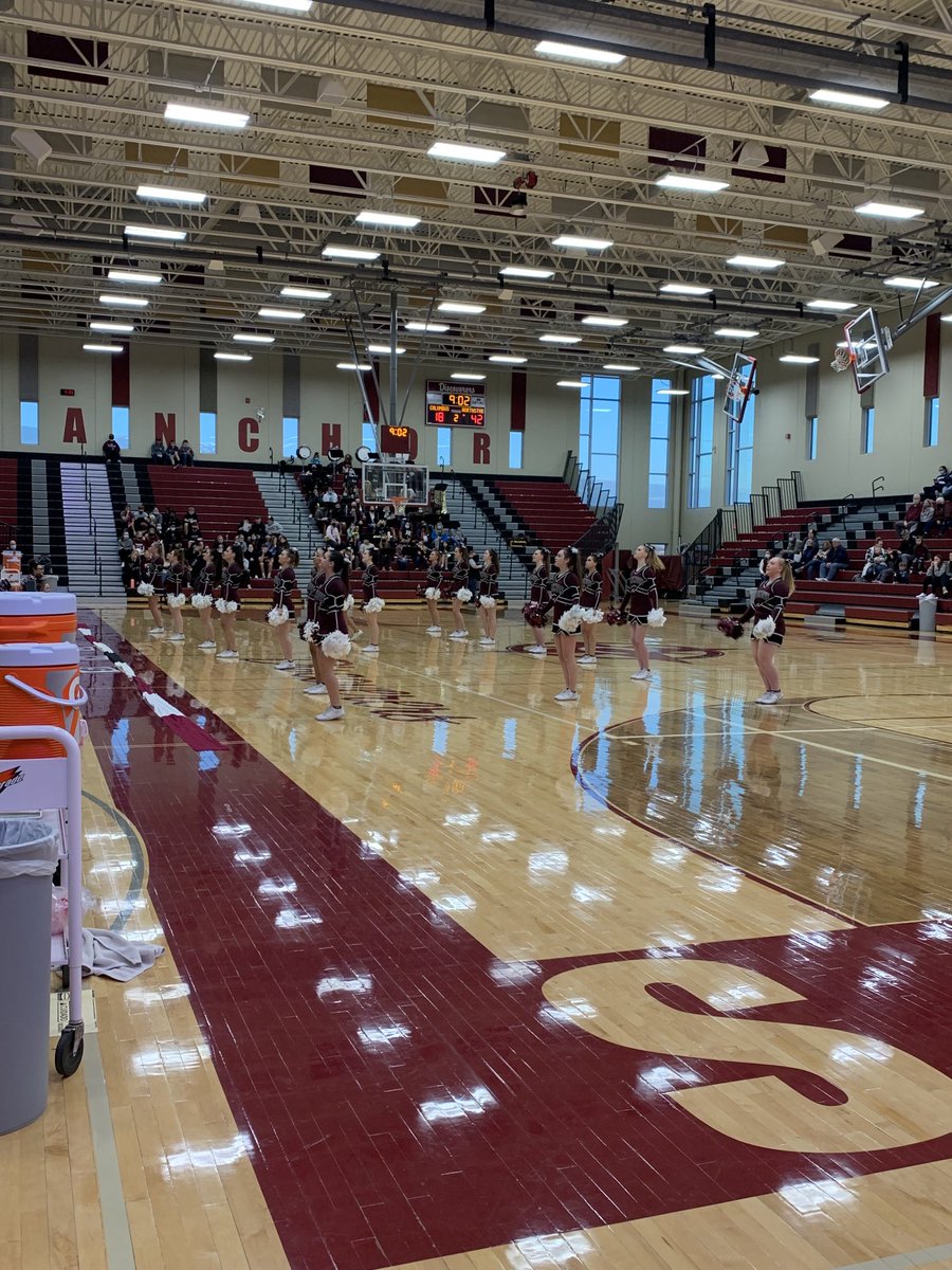 tkwapnioski's tweet photo. At the half, ⁦@lnsathletics⁩ up on ⁦@DiscovererBB⁩.  Another great performance by the #CHACheer Team. KeepUpTheEffort #GoDiscoverers #TheDiscovererWay https://t.co/1yFVaLfvNR