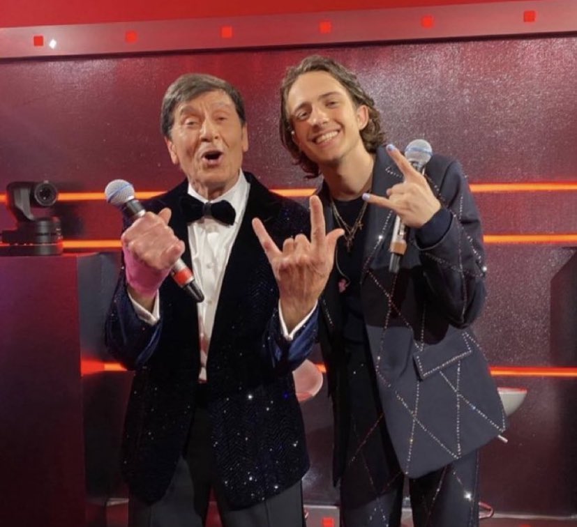 sangio_amici's tweet photo. LORO #Sanremo2022 https://t.co/RAuphhWCBQ
