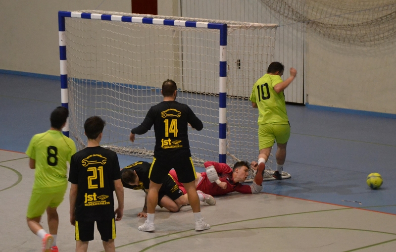 El <a href="/mirobrigafutsal/">Miróbriga Futsal</a> sufre hasta el último segundo pero se coloca como líder en solitario salamancartvaldia.es/noticia/2022-0…