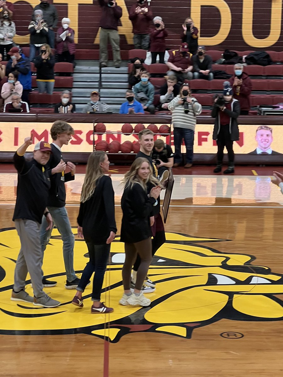 Happy Senior Night to my main man <a href="/mjsteffen2510/">⛰️Mason Steffen⛰️</a>. Super proud of what you’ve accomplished 👊🏼 love ya brother