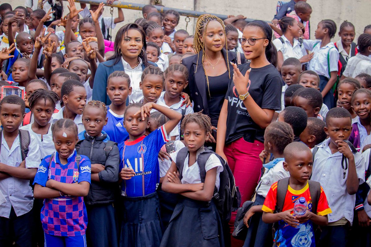 EBozoko's tweet photo. Bonjour cher réseau
En pleine capitale de Kinshasa précisément dans la commune de Ngaliema nous avons été choqués de voir nos enfants, petites sœurs et petits frères étudier en étant assis à même le sol dans des écoles presque rouillées.
 #impactfondation #rebooster l'éducation https://t.co/jDzAQ0AN3n