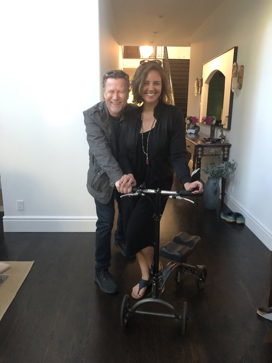 Thank you <a href="/maycritter/">Christopher May</a> &amp; <a href="/miraclelaurie/">Miracle Laurie</a> (Mr. Shapiro and Quiet Heather on #TheAfterparty) for bringing over this rad, streamlined scooter! You guys rule!