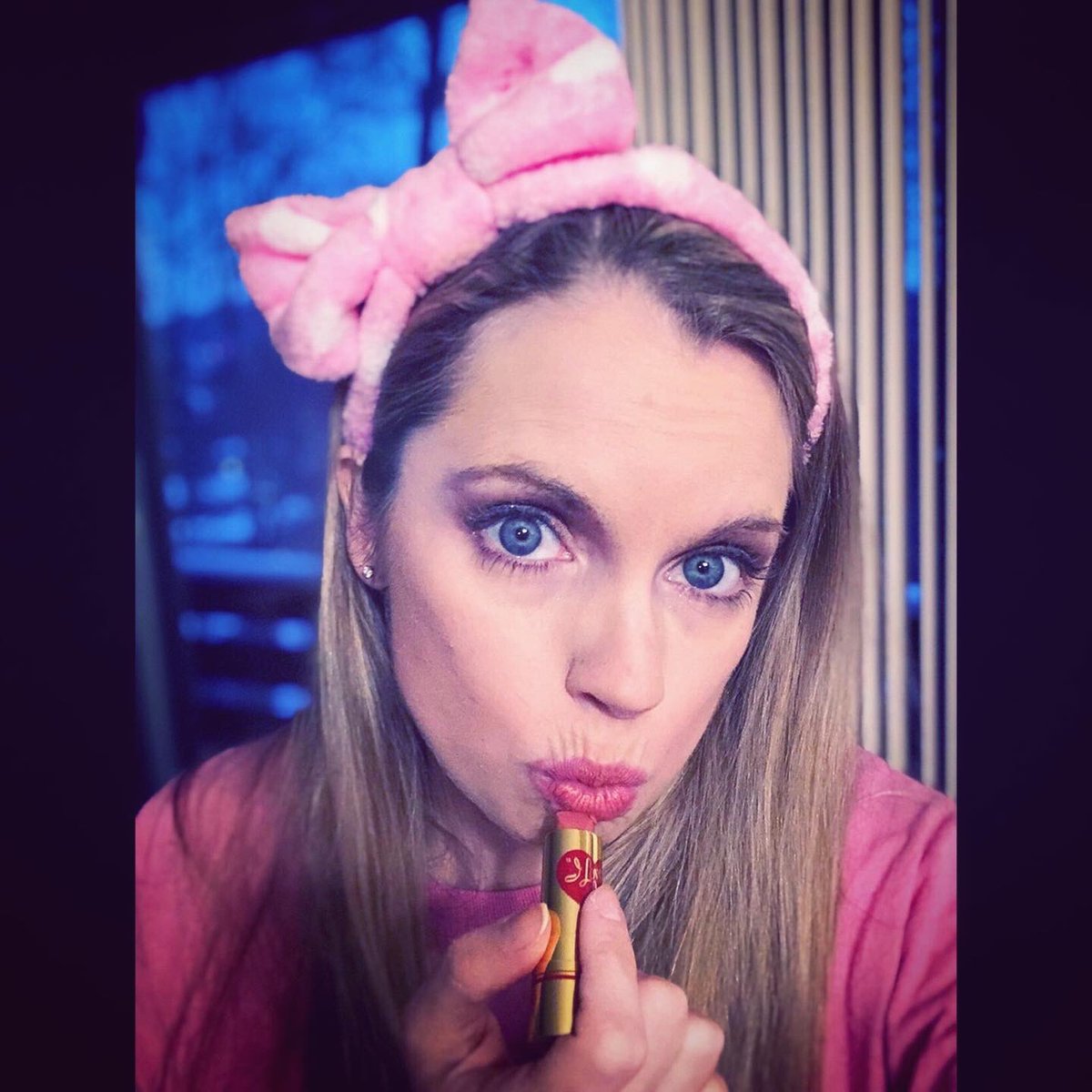 SarahPuhala's tweet photo. From prepping the look to camera ready ๐ญ๐ฌโจ #ActorLife #HairAndMakeup #WhatAPeach with @BesameCosmetics๐๐ https://t.co/W5FIEA8MAh