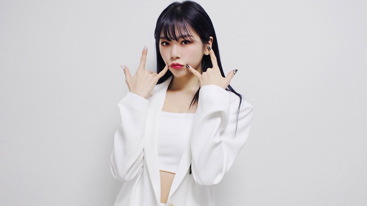 summersveras's tweet photo. @𝗃_𝗏𝖾𝗋𝖺: Roses, gostaram do meu look pro evento? Tentei apostar em algo mais básico/monocromático, mas ainda sim chique

#dzgpics #dzgpublic #dzgexpo https://t.co/FZ1l6S9rcf