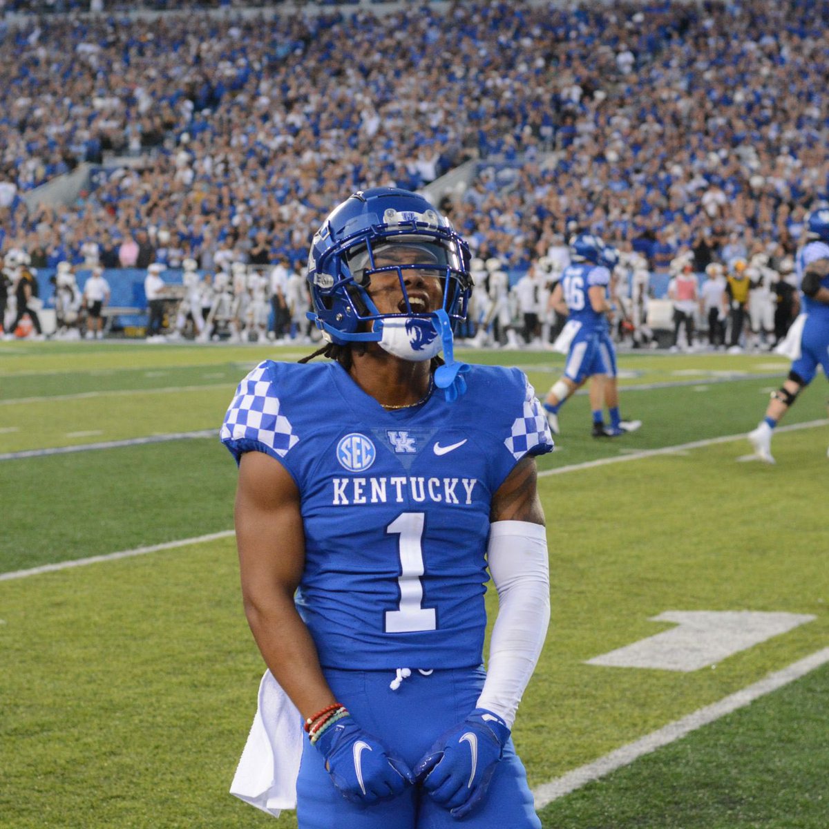 JalanTerry1's tweet photo. #AGTG I’m beyond blessed to announce that I have received an offer from the University of Kentucky !💙🏈 #BBN #GoBigBlue @BradleyBearsFB @wolfpack7on7 @UKCoachStoops @scoop1914 @CSmithScout @CoachTBarr @NatlPlaymkrsAca @NCEC_Recruiting https://t.co/4yQa7PEePe