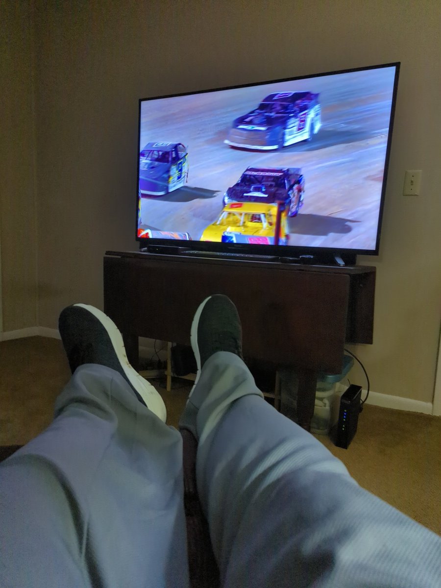 FreaksTrack's tweet image. Feet up with Fish on the grill. Great Night to watch a little @lucasdirt racing!