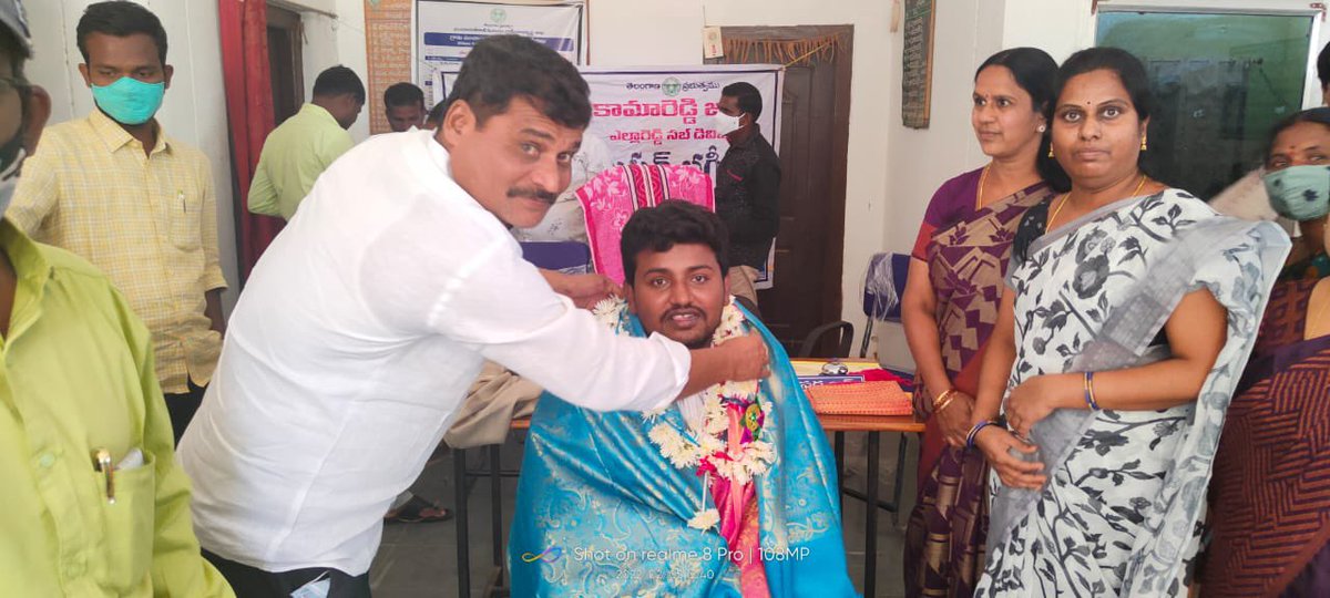 mb_telangana's tweet photo. Success is sweet, but, the secret is sweat!

Nagireddypet gram panchayat  Sarpanch &amp; public representatives showing their gratitude by honoring #MissionBhagiratha AEE Vinod for providing 100% tap connections in their GP of Kamareddy district.

@SmitaSabharwal @DayakarRao2019 https://t.co/F5doWEtztO
