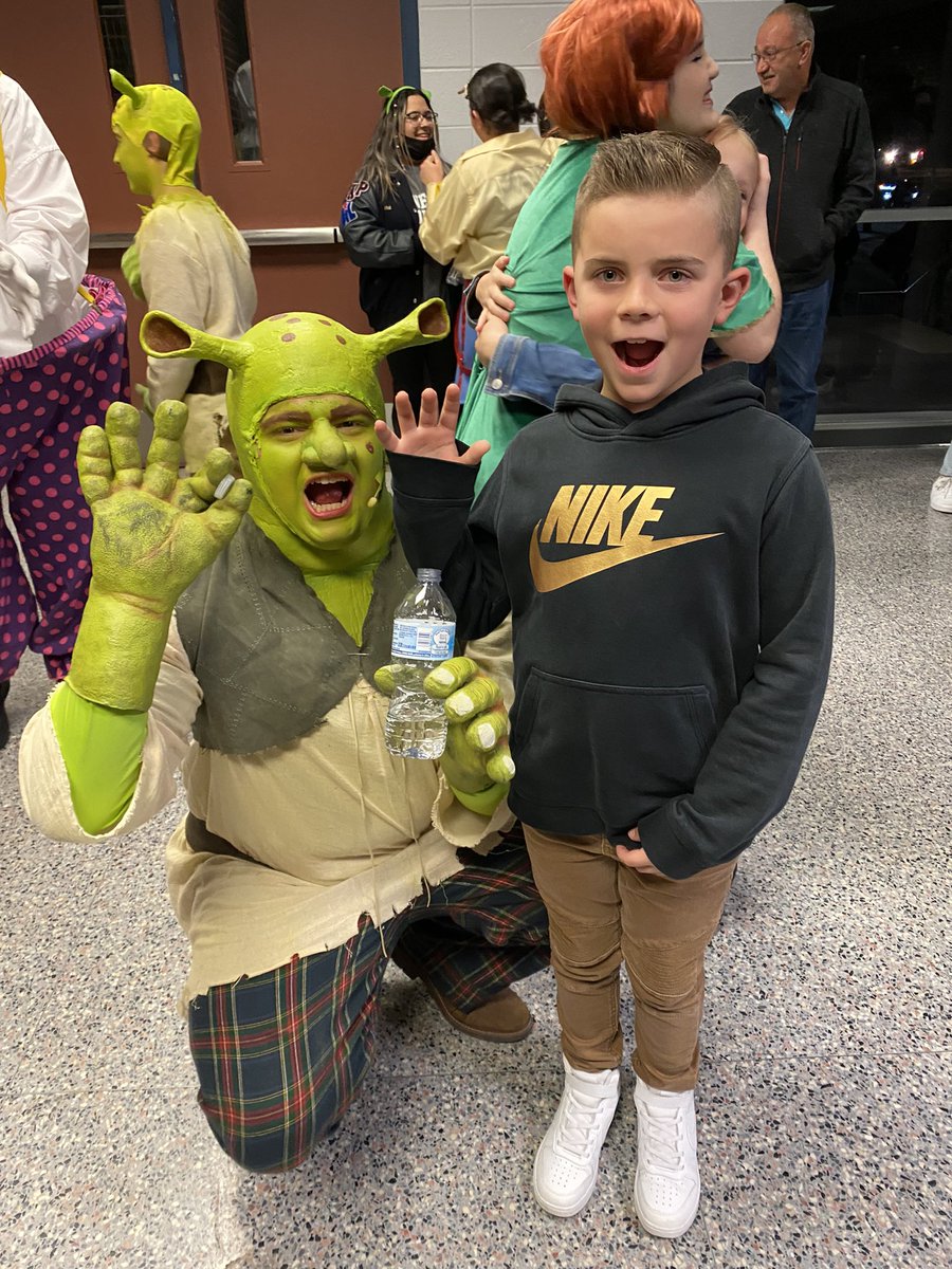 kristen_brady3's tweet photo. Spent the evening at @KleinCollins with my cutie &amp; the incredibly talented @CollinsDrama &amp; @KCTIGERBAND! If you haven’t seen Shrek The Musical, you have ONE more chance! Come out to support our kids &amp; this amazing production THIS Tuesday for our final show! 👏🏼
#KCFamily 🎶🎭🎵 https://t.co/8B96tSqxJm